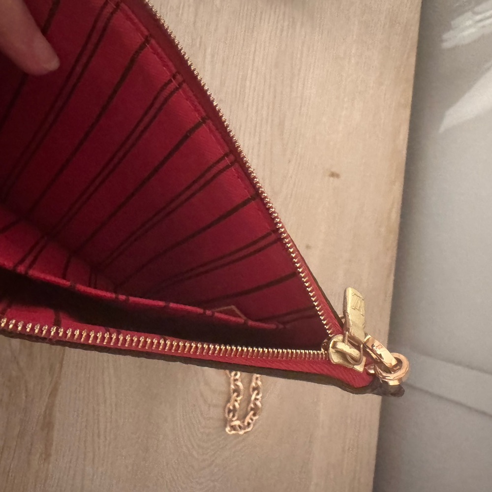 Louis Vuitton Brown Monogram Clutch with Gold Chain - Picture 4 of 7